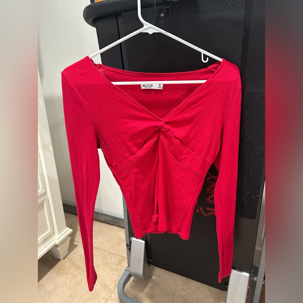 Long sleeve Hollister top!
